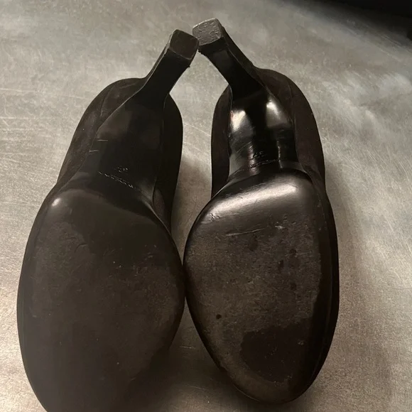 Yves Saint Laurent Black Pumps with Gold Detail - Picture 4 of 7